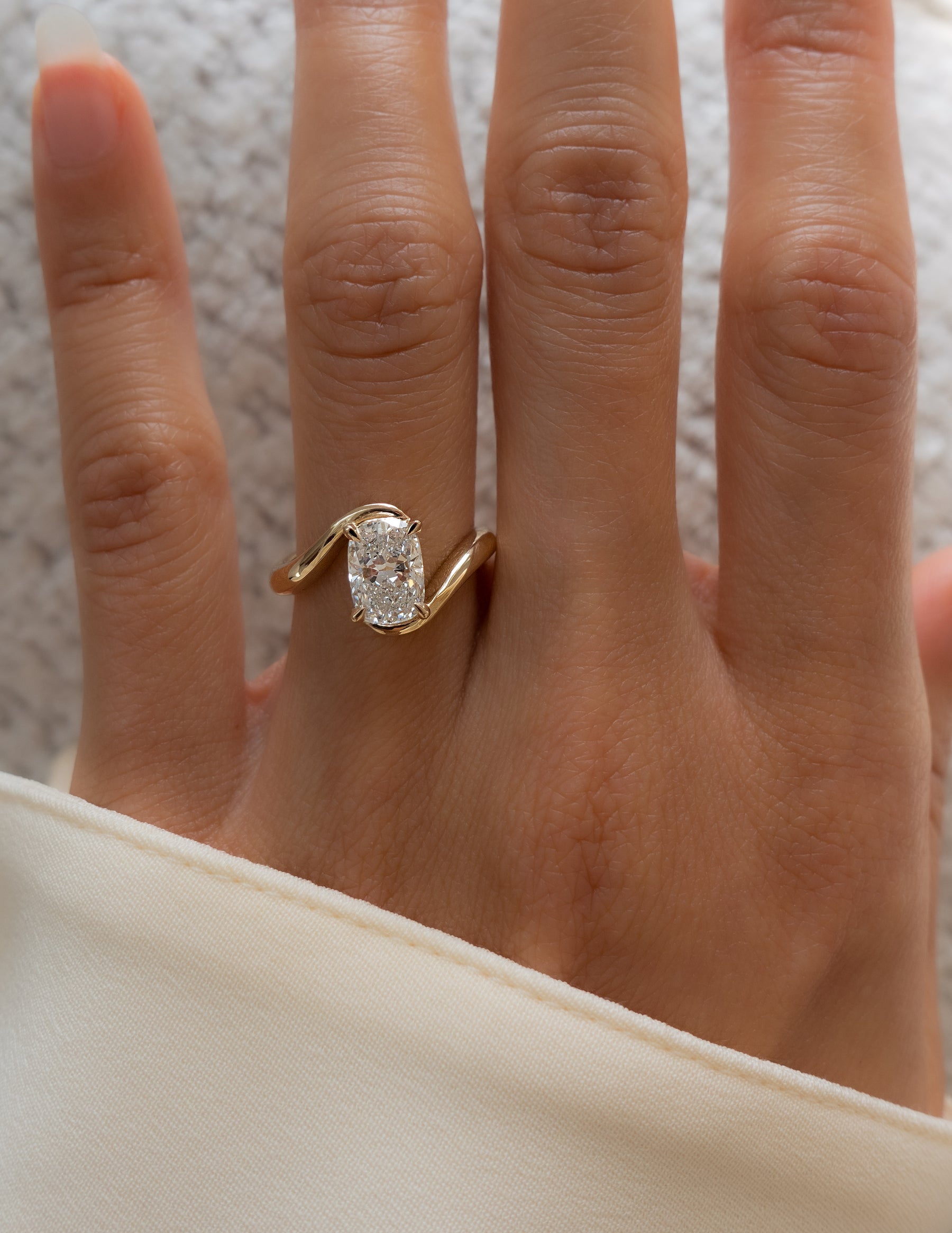 1.0CT-2.0CT Elongated Cushion Cut Moissanite Unique Bypass