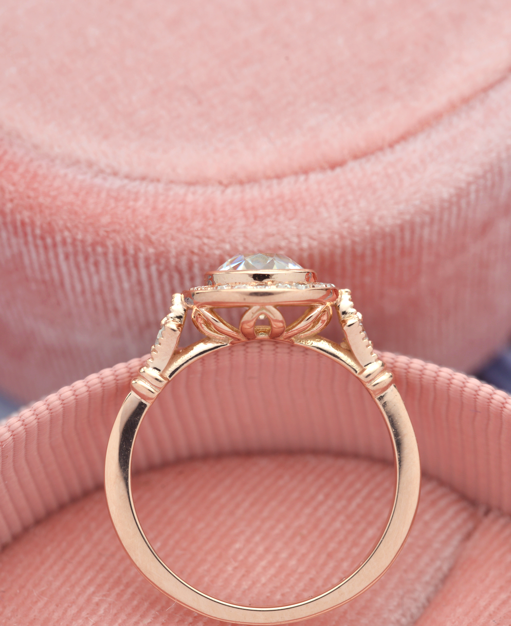0.7CT Round Cut Unique Diamond Halo Moissanite Engagement Ring