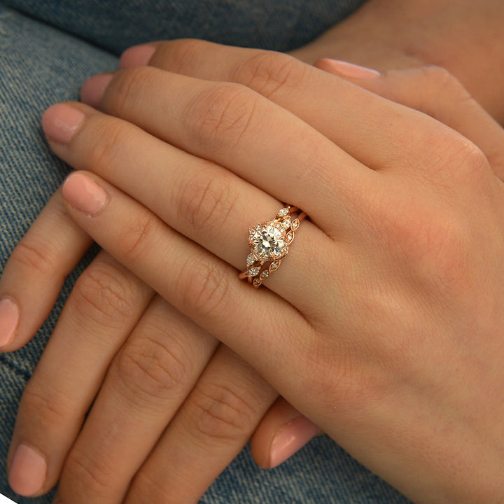 1.0CT Round Vintage Halo Moissanite Diamond Engagement Ring