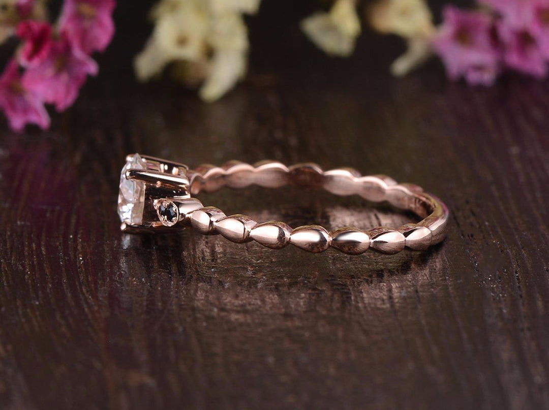 1.35CT Round Cut Solitaire Diamond Moissanite Engagement Ring