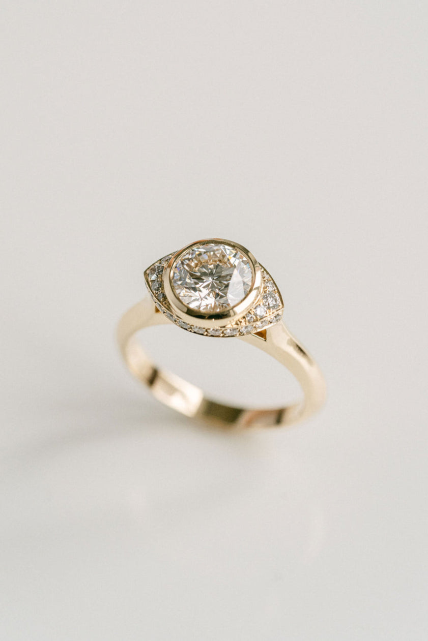 Round cut engagement ring, Round diamond engagement ring, Round solitaire engagement ring, Round halo engagement ring, Round pave engagement ring, Round vintage engagement ring, Round classic engagement ring, Round modern engagement ring, Round three-stone engagement ring, Round side stone engagement ring, Round cathedral engagement ring, 