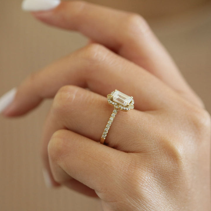 1.55CT Emerald Vintage Halo Moissanite Diamond Engagement Ring