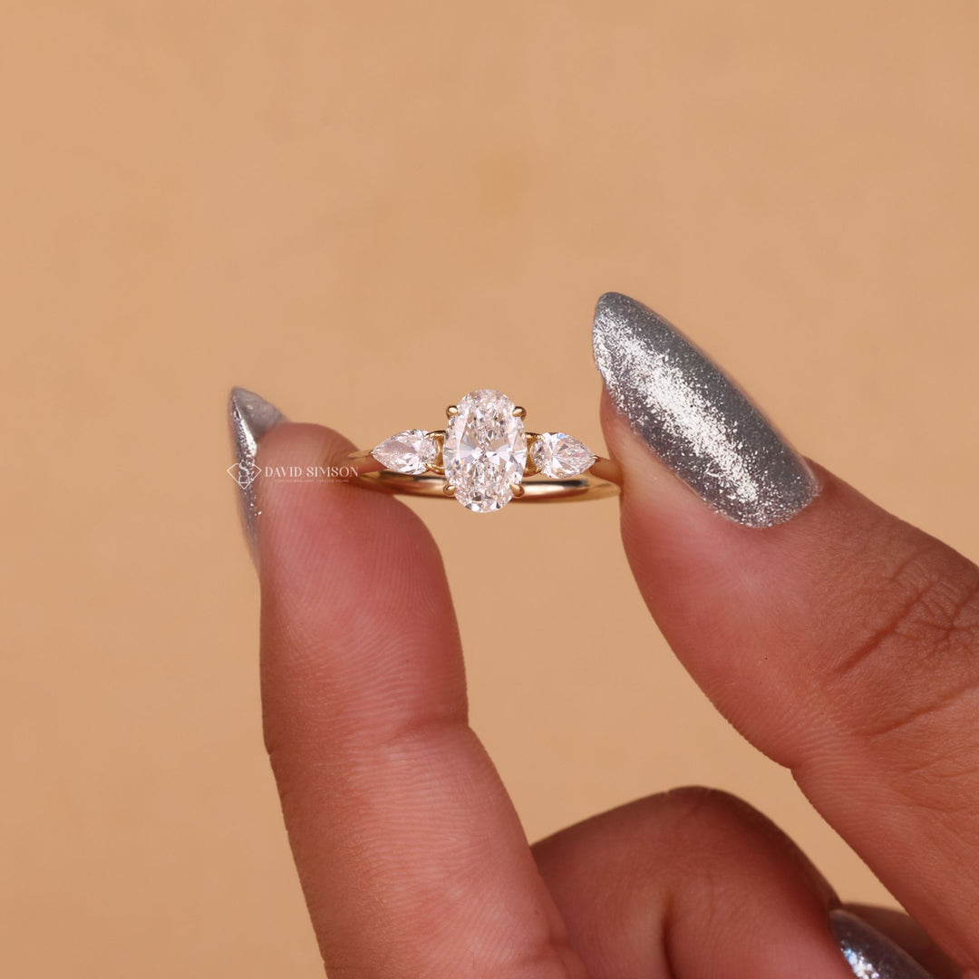 1.5CT Oval Moissanite
2.5CT Oval Moissanite
Oval Three Stone Ring

