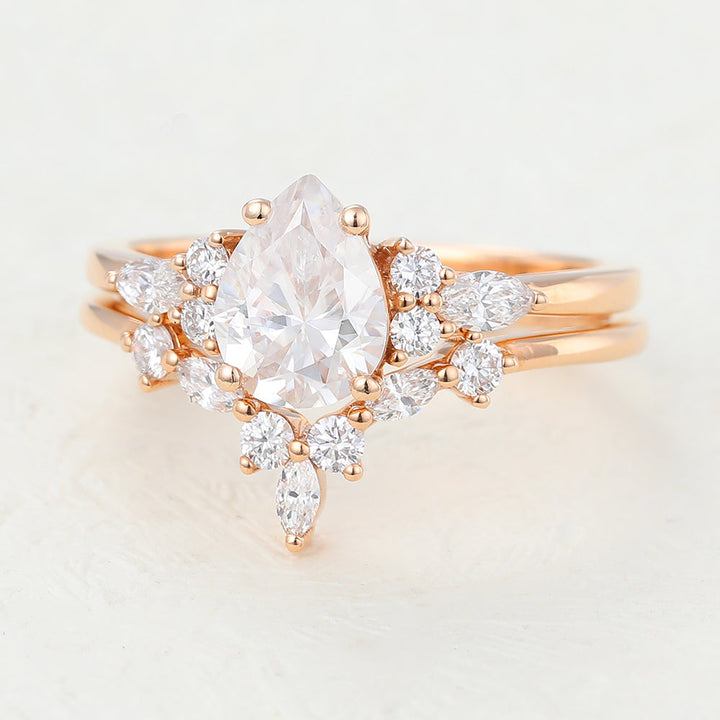 pear-moissanite-cluster-bridal-ring-set