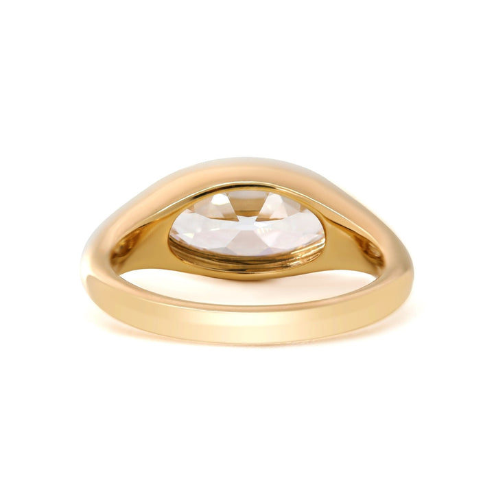 Sustainable Engagement Ring
Chunky Oval Moissanite
Bespoke Moissanite Ring
Low Profile Oval Ring

