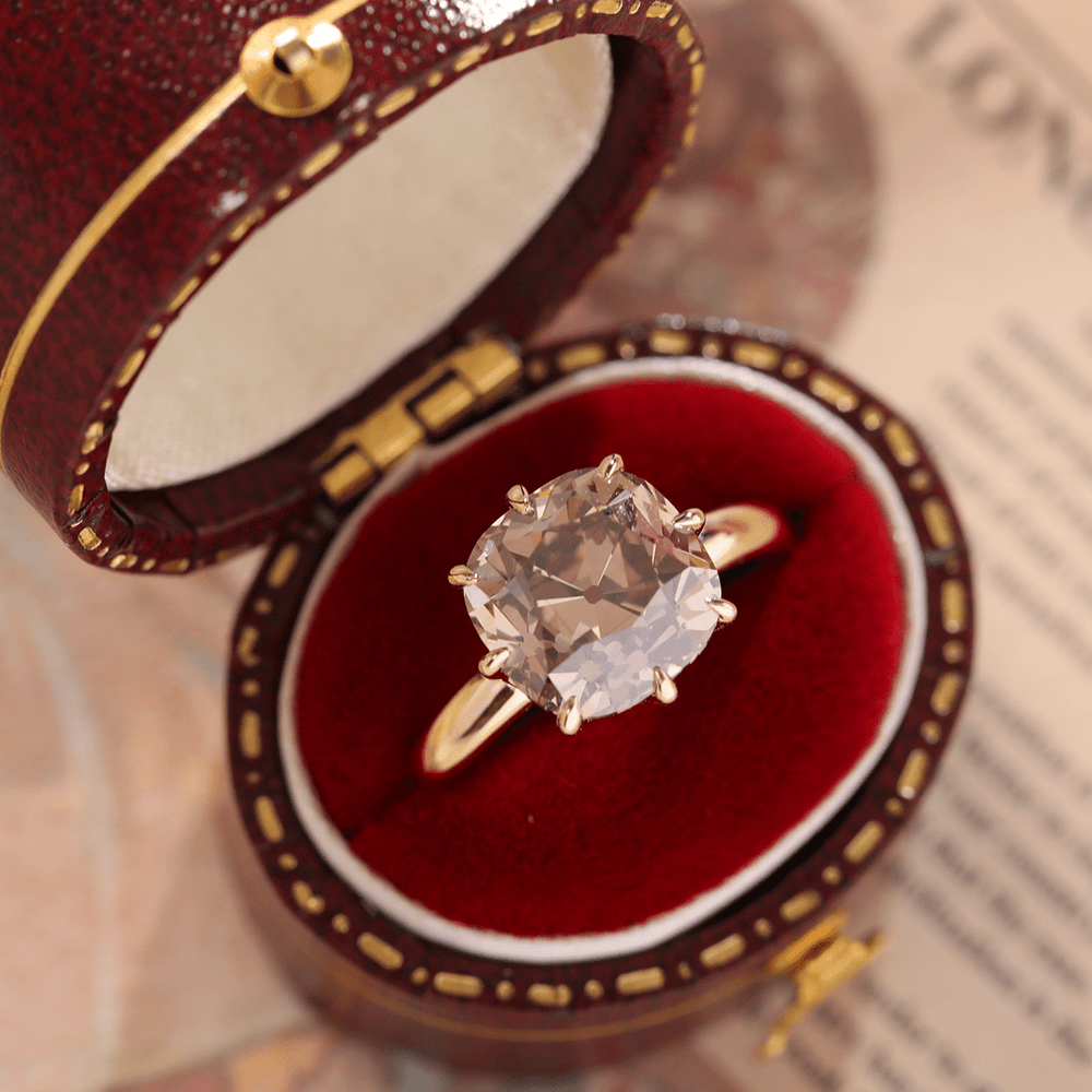 Crown setting on this moissanite ring