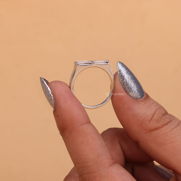 Rose Gold Baguette Moissanite
Platinum Double Stone Wedding Band
Minimalist Baguette Moissanite Ring
Vertical Baguette Cut Band
