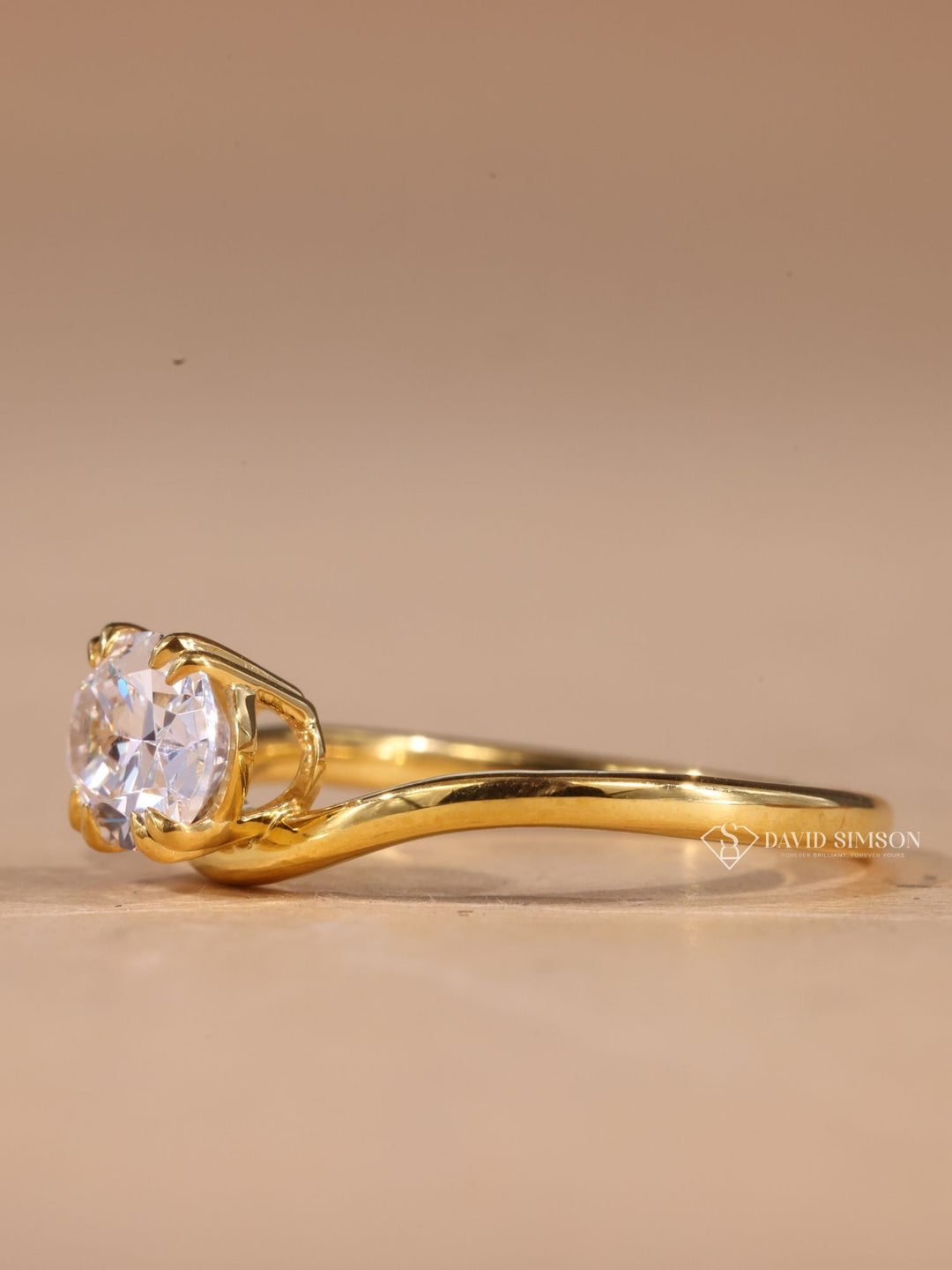 14k Gold Oval Ring
18k White Gold Ring
Yellow Gold East West
Rose Gold Moissanite
Solid Gold Jewelry