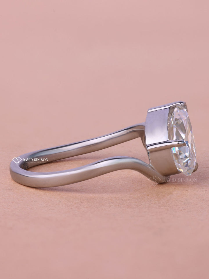 2.0CT-3.0CT Pear Cut Moissanite Diamond Curved Engagement Ring