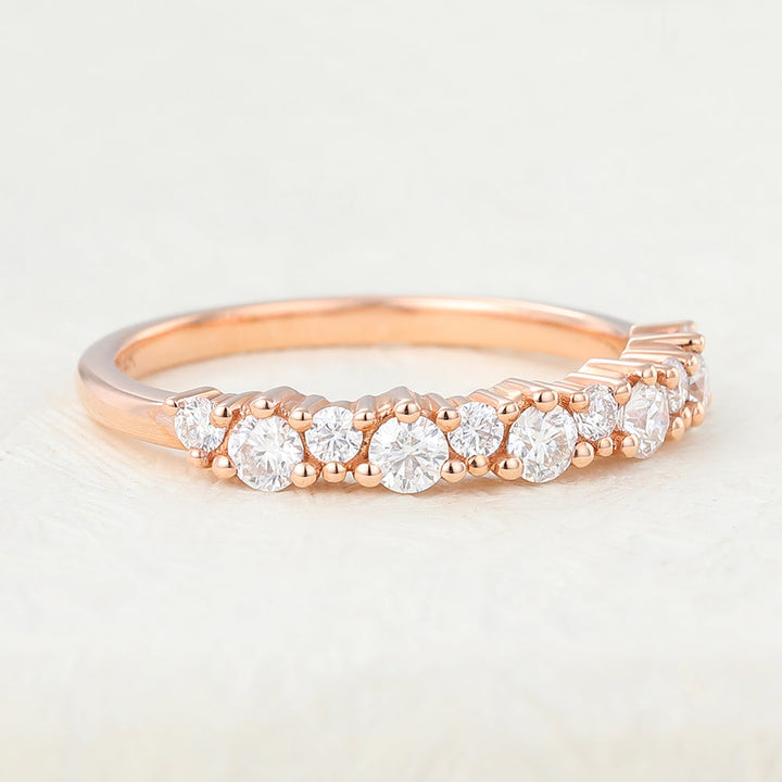 round-shaped-moissanite-cluster-wedding-band