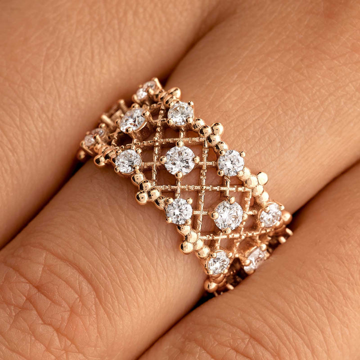 round-shaped-moissanite-art-deco-wedding-band