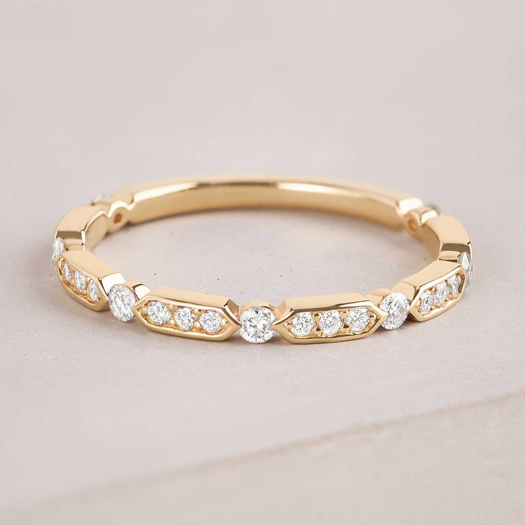 round-shaped-moissanite-minimalist-wedding-band