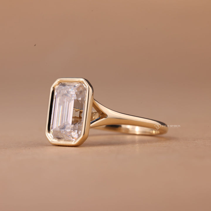 Emerald Cut Solitaire
3.0CT Emerald Engagement
5.0CT Moissanite Bezel
Bezel Set Engagement Ring