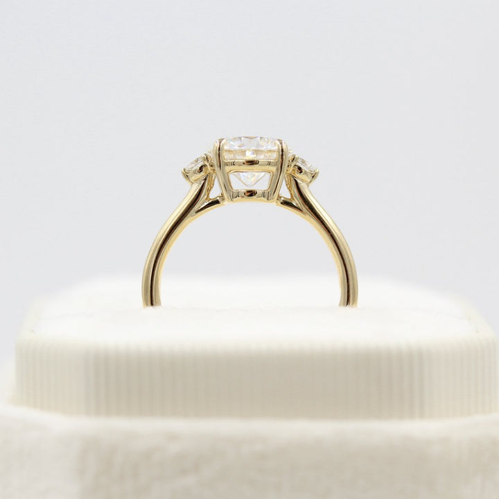 1.80CT Round Cut Solitaire Diamond Moissanite Engagement Ring