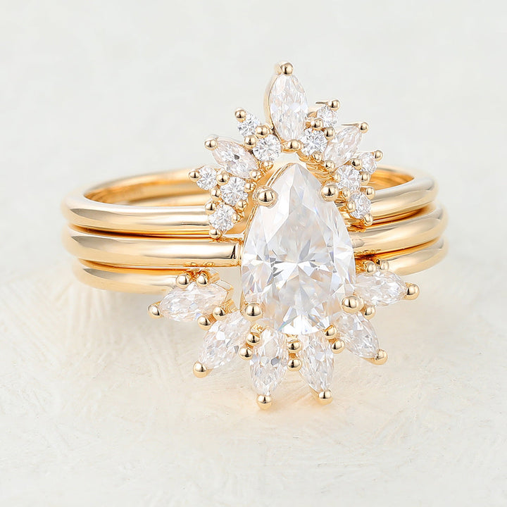 pear-moissanite-solitaire-bridal-ring-set-1