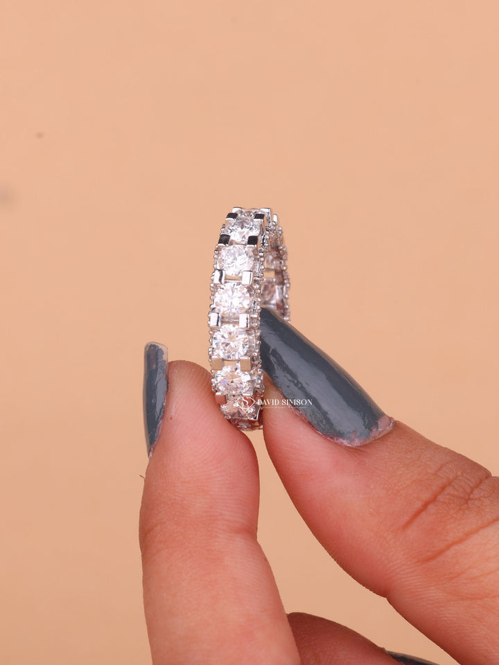 Round Cut Moissanite Shared Prongs Diamond Full Eternity Wedding Band