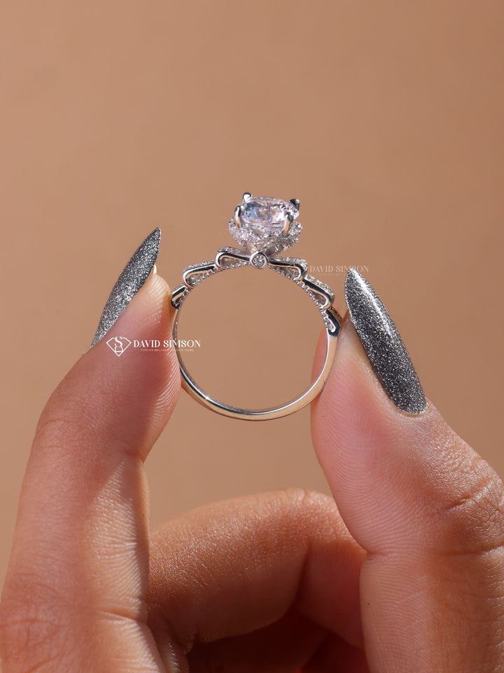 1.0CT-2.0CT Round Cut Moissanite Halo Diamond Three Stone Engagement Ring