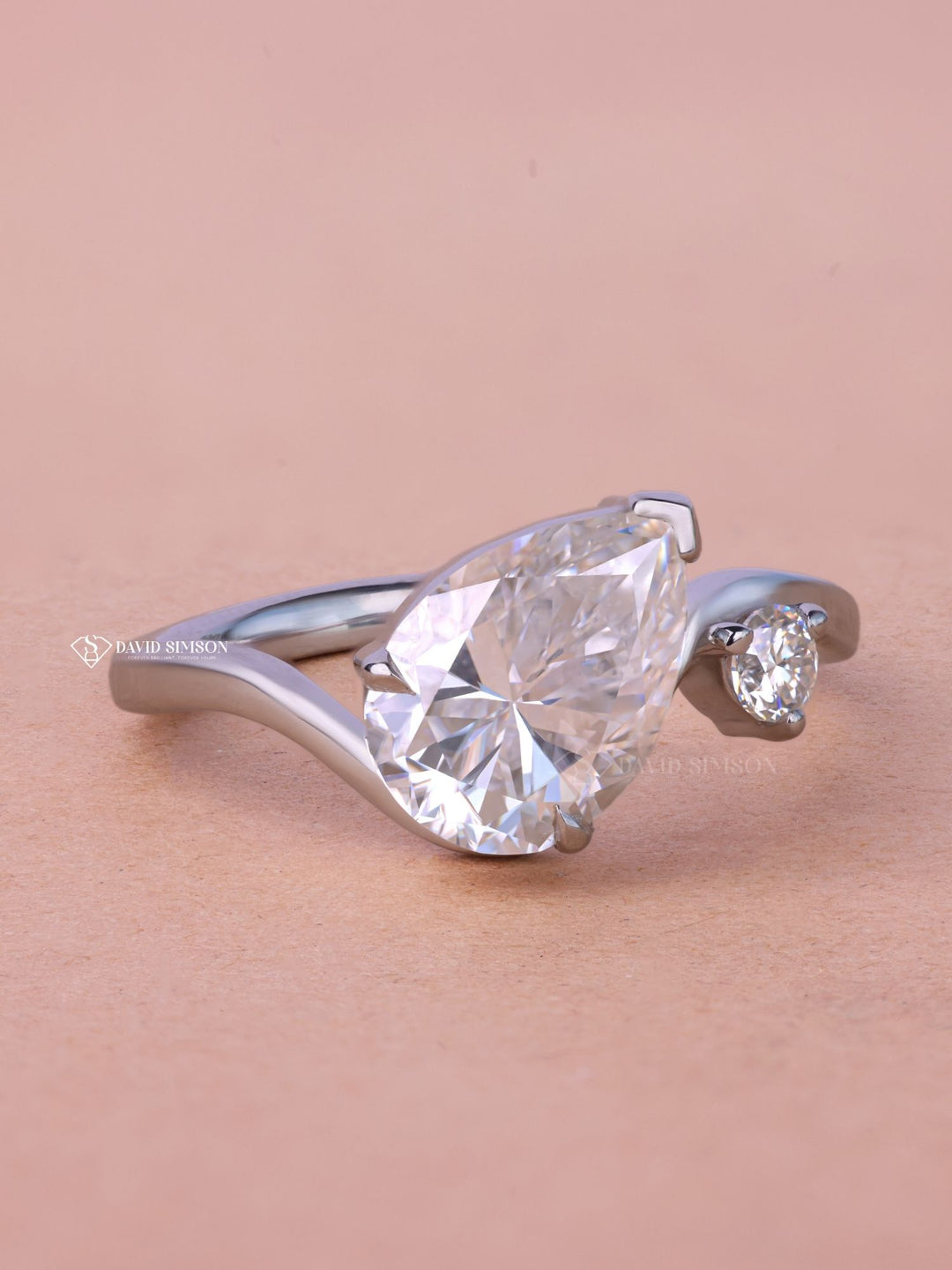 2.0CT-3.0CT Pear Cut Moissanite Diamond Curved Engagement Ring