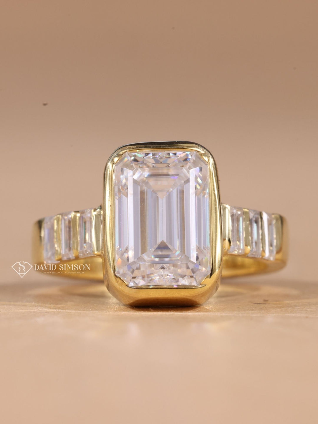 Bezel emerald cut ring
3ct emerald moissanite
4ct moissanite ring