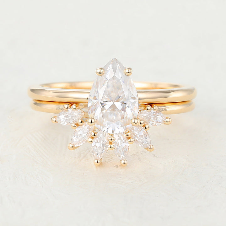 pear-moissanite-solitaire-bridal-ring-set