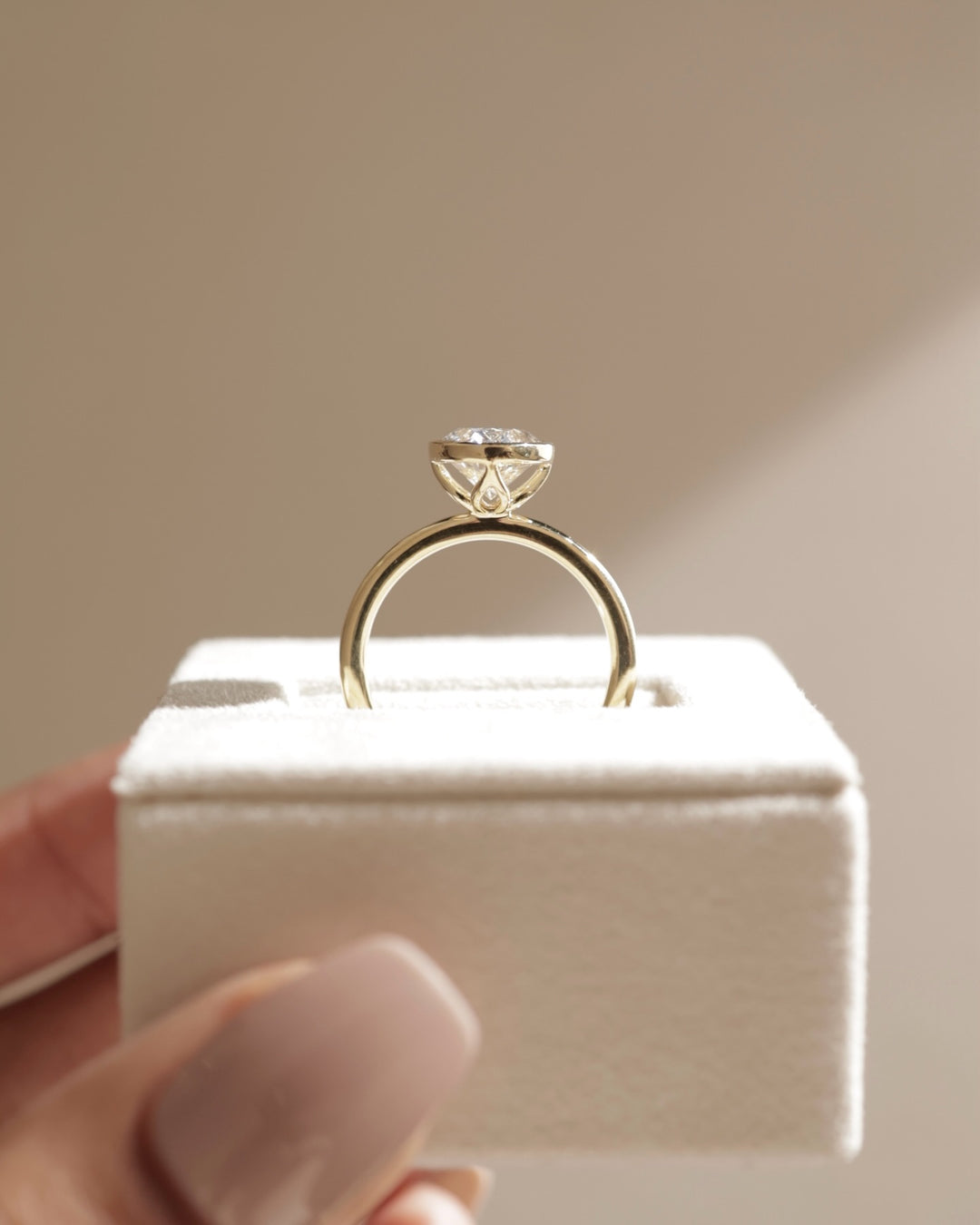 1.0CT-2.0CT Bezel Set Oval Cut Moissanite Solitaire Diamond Engagement Ring