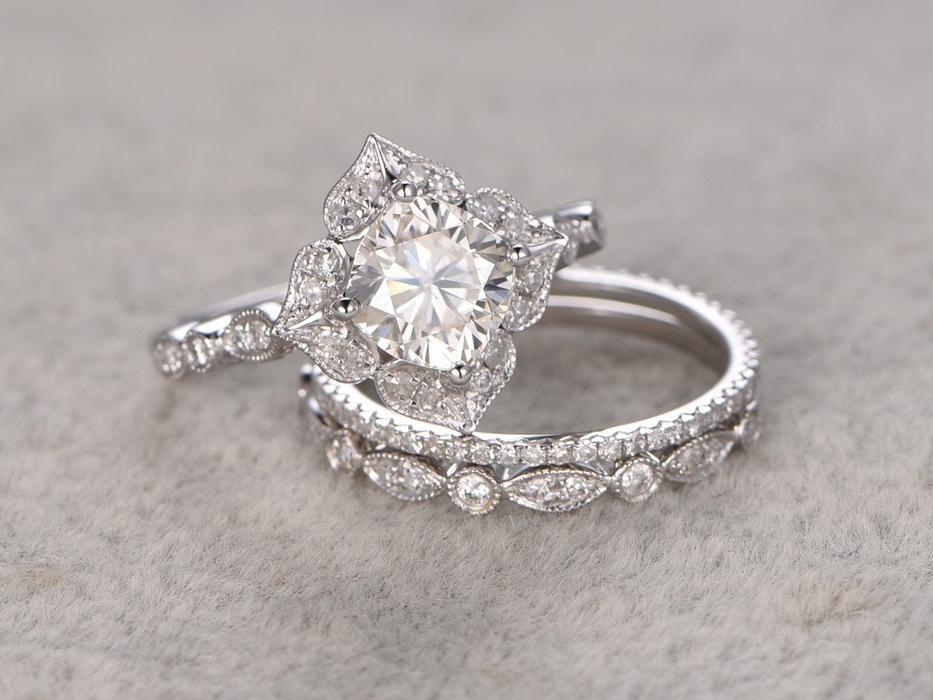 1-0-ct-cushion-floral-style-moissanite-bridal-ring-set