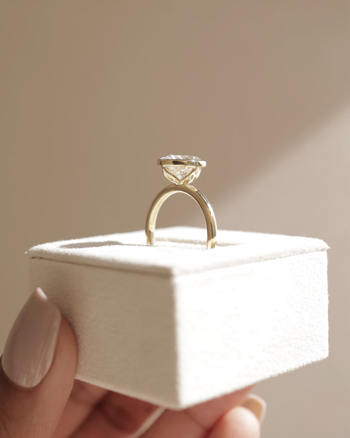 1.0CT-2.0CT Bezel Set Oval Cut Moissanite Solitaire Diamond Engagement Ring