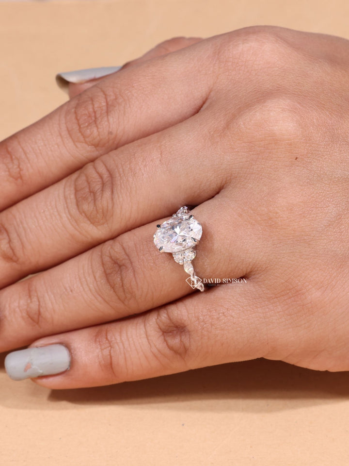 3.0CT-4.0CT Oval Cut Moissanite Cluster Diamond Engagement Ring