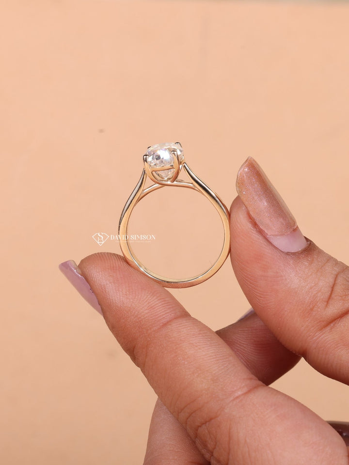 2.0CT-3.0CT Oval Cut Moissanite Diamond Solitaire Engagement Ring