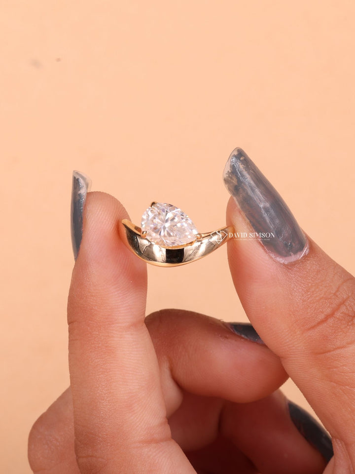 2.0CT-3.0CT Pear Cut Moissanite Diamond Curved Dome Engagement Ring