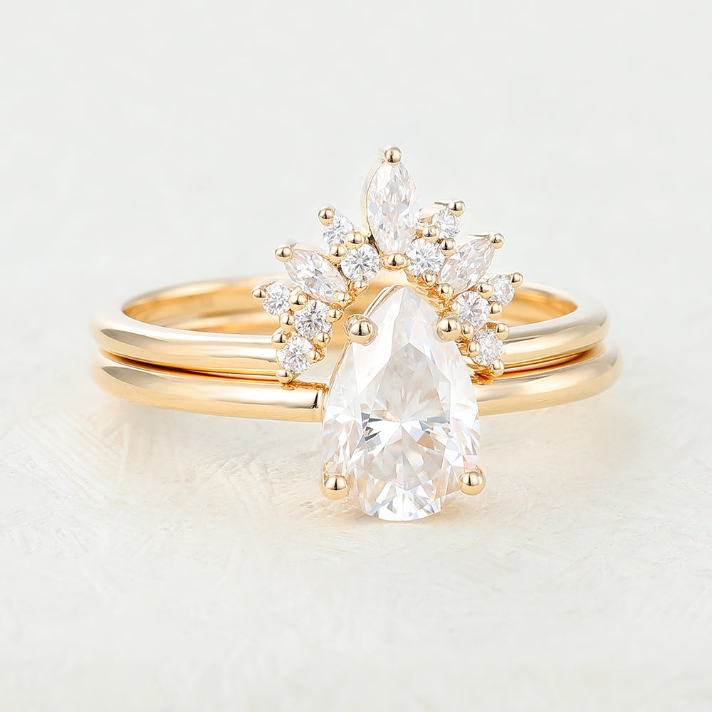 pear-moissanite-solitaire-bridal-ring-set