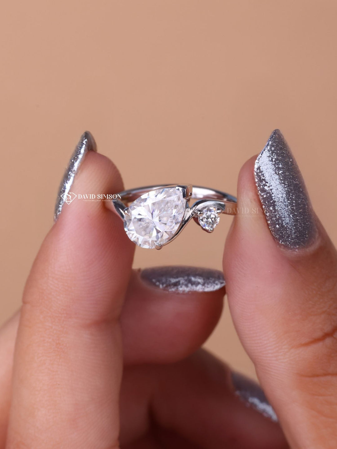 2.0CT-3.0CT Pear Cut Moissanite Diamond Curved Engagement Ring