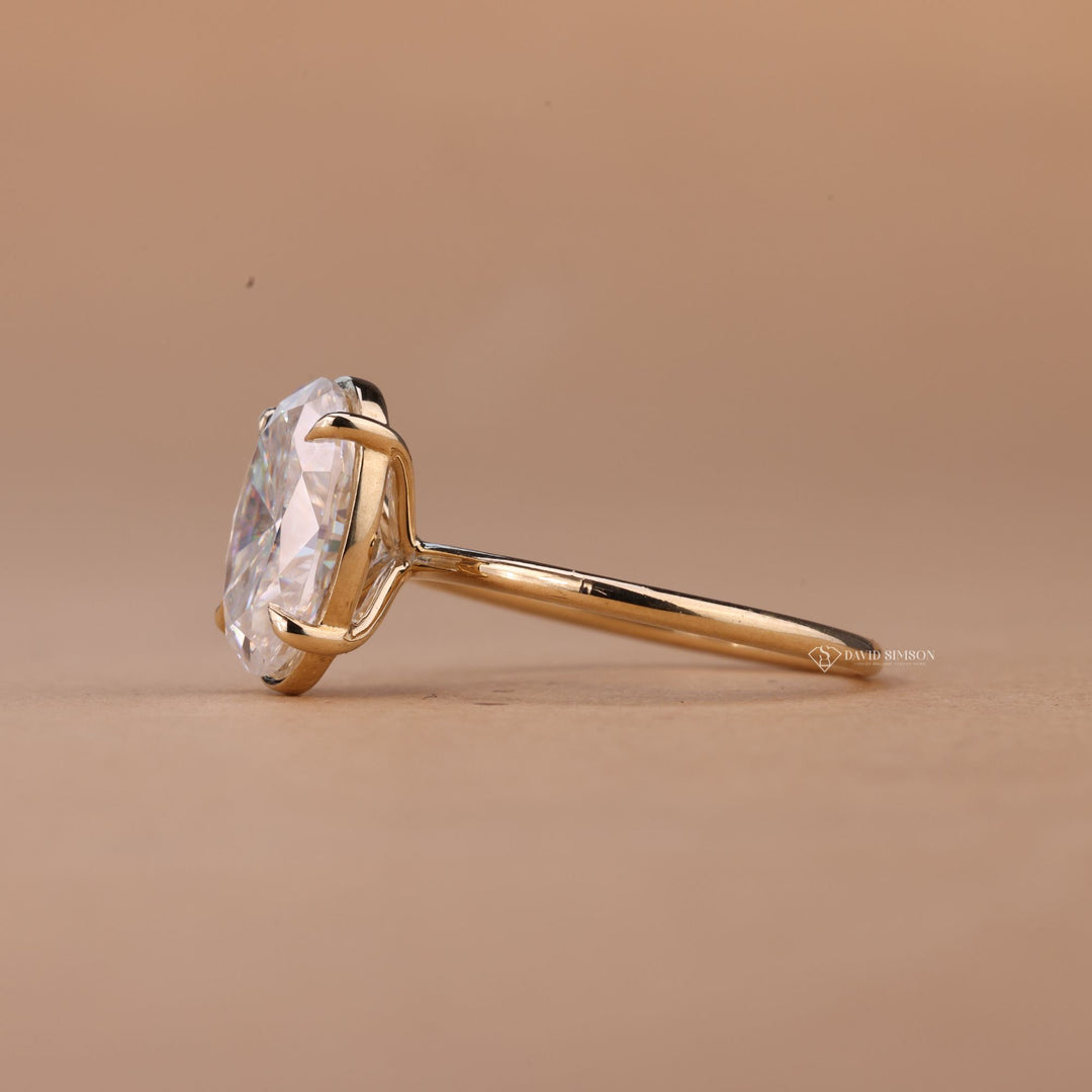 VVS1 Oval Moissanite
Crushed Ice Oval Moissanite
Thin Band Oval Solitaire
14K Gold Moissanite Ring