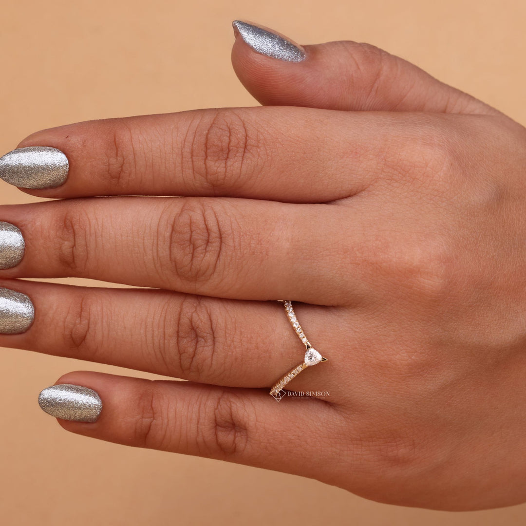 Trillion Cut Diamond Look
Round Moissanite Jewelry
Unique Curved Band
Matching Wedding Band
