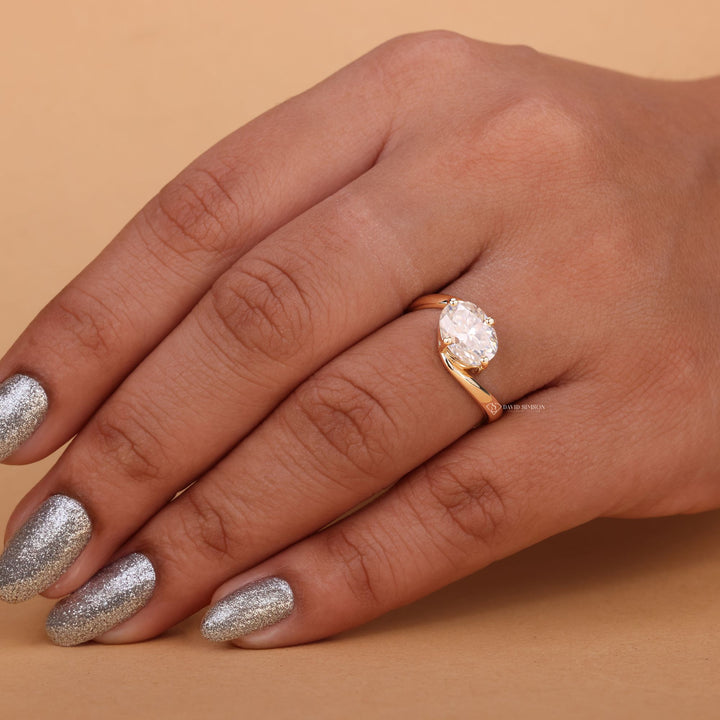 Classic Oval Ring, Unique Wedding Ring, Luxury Jewelry, Fine Jewelry, Oval Bypass Ring, Timeless Bridal, Curvy Wedding Ring.
