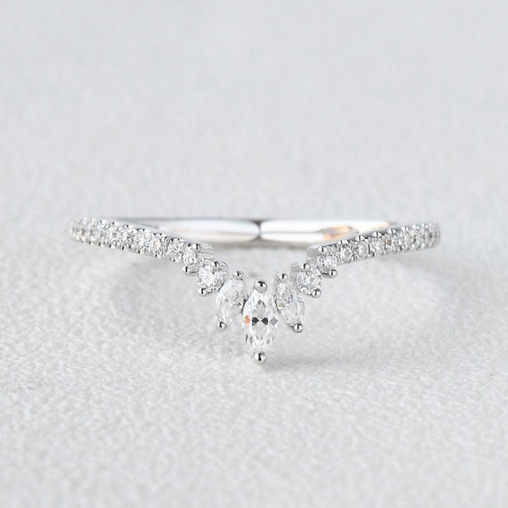 marquise-and-round-curved-moissanite-wedding-band