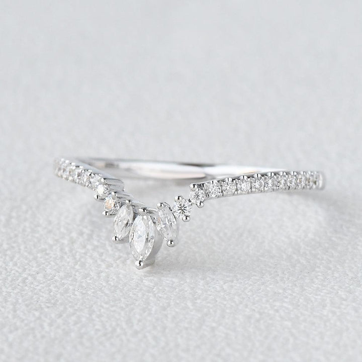 marquise-and-round-curved-moissanite-wedding-band