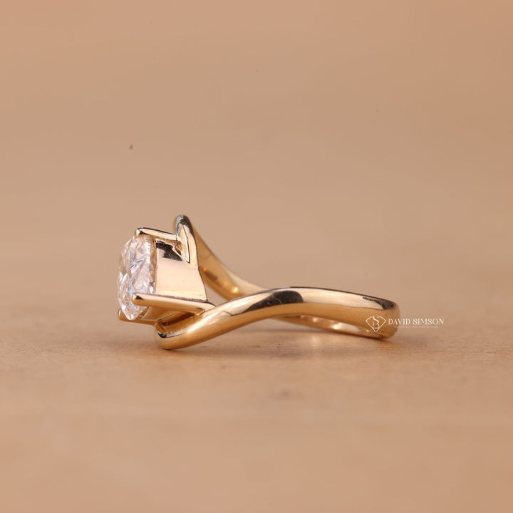 VVS1 Marquise Moissanite
White Gold Marquise Ring
Rose Gold East West Ring
Modern Marquise Jewelry
Unique Diamond Alternative
