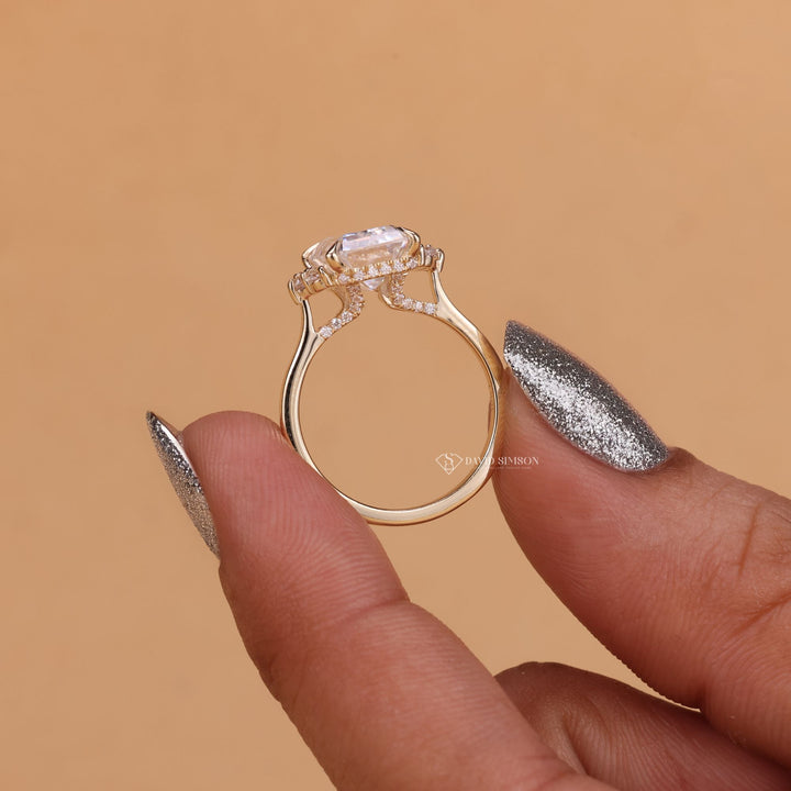 14K White Gold Cluster Ring
18K Yellow Gold Emerald Ring
Rose Gold Moissanite Cluster

