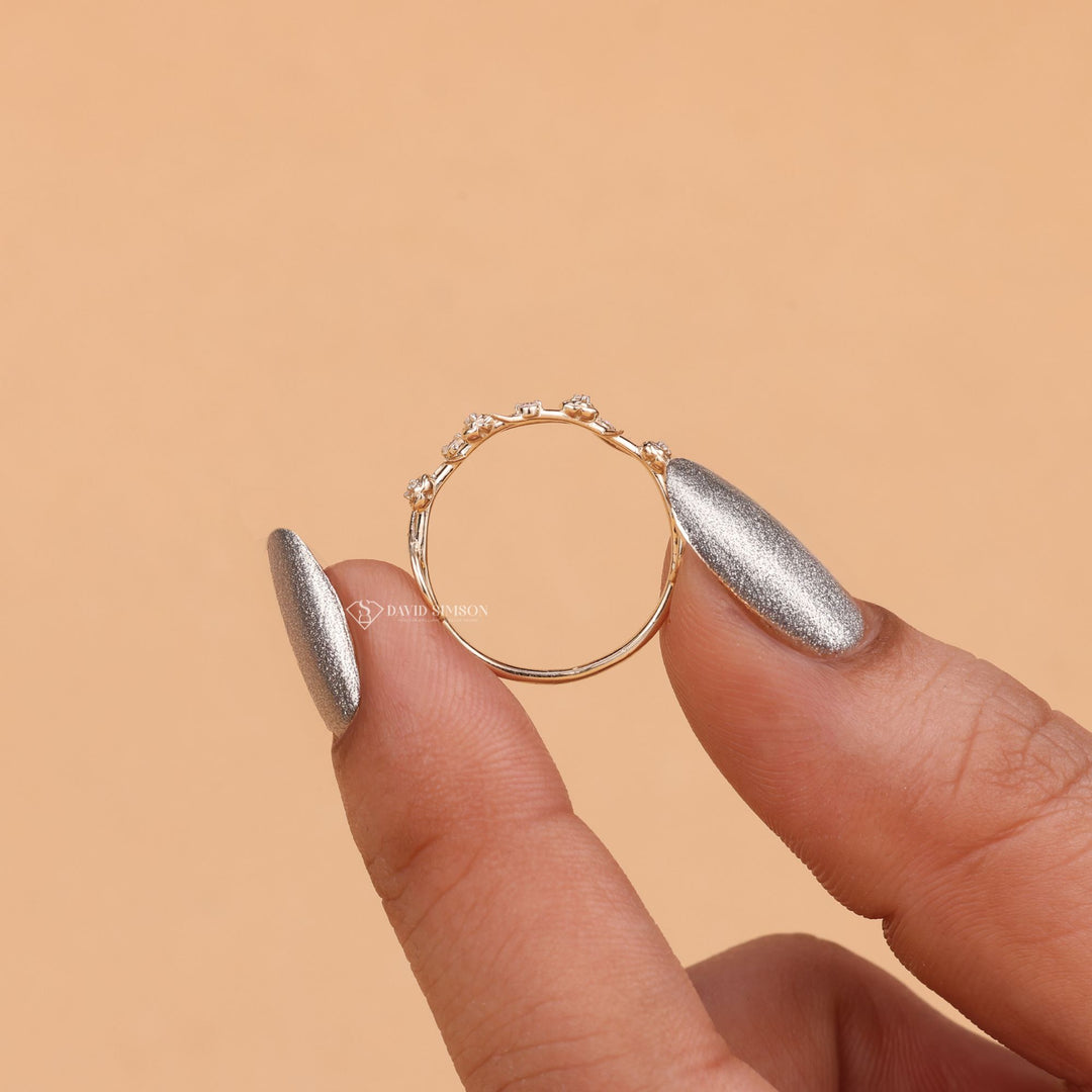 Unique Floral Ring
Handcrafted Nature Band
Sustainable Flower Ring
Conflict Free Moissanite
