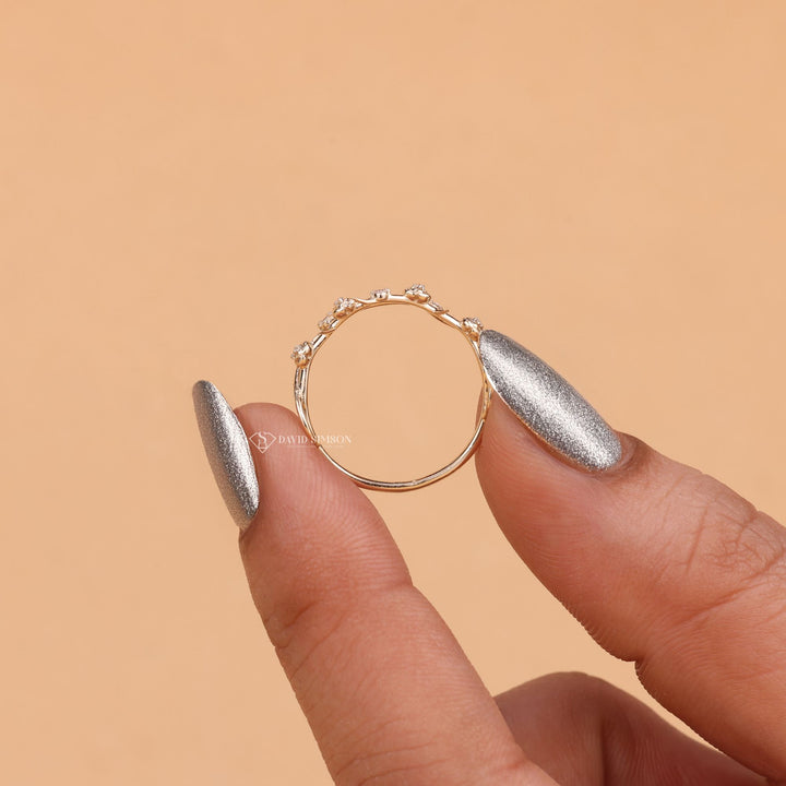 Unique Floral Ring
Handcrafted Nature Band
Sustainable Flower Ring
Conflict Free Moissanite

