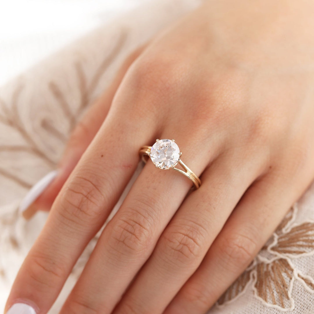Old World Round Diamond
Petal Setting Ring
Heirloom Diamond Ring
2.5ct Old European Cut
