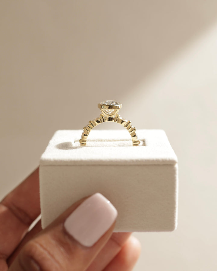 2.50CT-3.50CT Bezel Set Oval Cut Moissanite Pave Diamond Engagement Ring