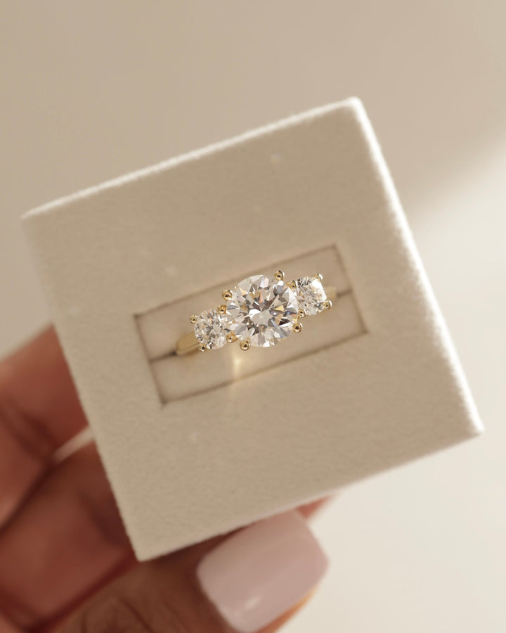 1.50CT-2.50CT Round Cut Moissanite Three Stone Diamond Engagement Ring