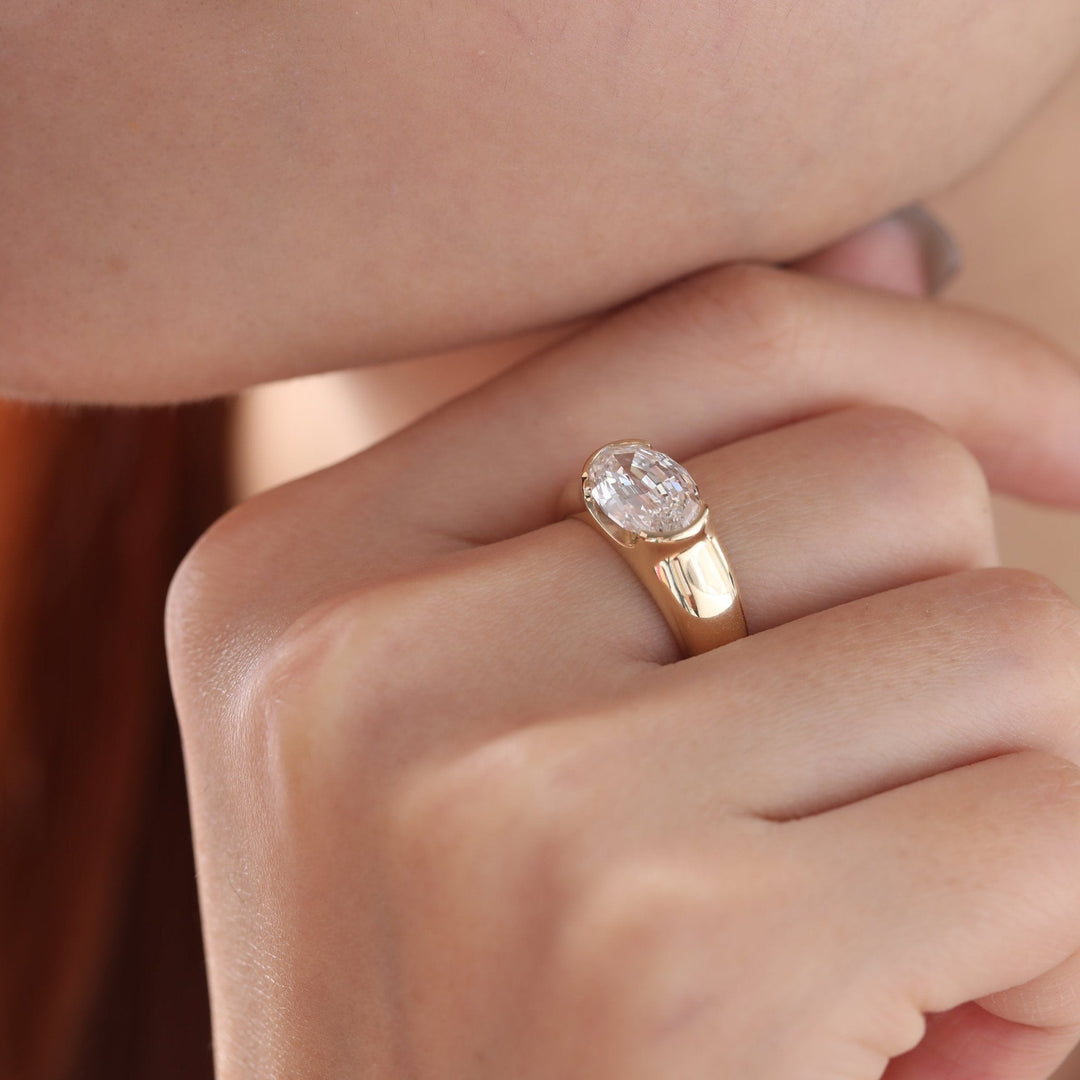 Modern Oval Ring
Minimalist Moissanite
Low Profile Ring
Geometric Engagement Ring
