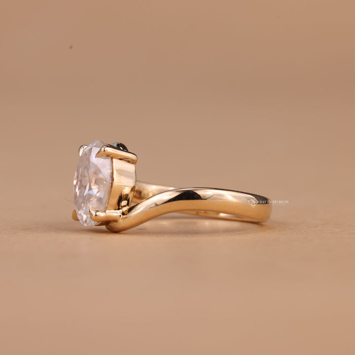Modern Bypass Solitaire
Sparkling Oval Moissanite
Curved Bypass Ring
Moissanite Wedding Ring