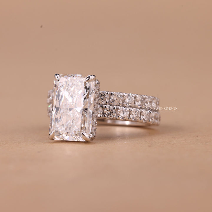 Crushed Ice Radiant
Hidden Accent Bridal Set
Luxury Moissanite Set
VVS1 Radiant Moissanite