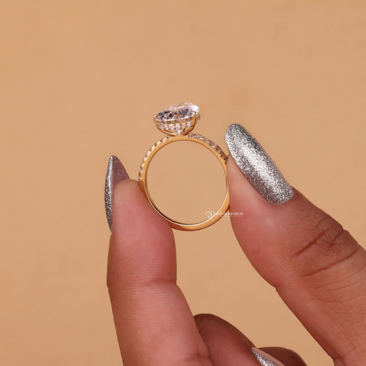 White Gold Hidden Halo
Rose Gold Pear Ring
Pear Shaped Solitaire
Conflict Free Diamond
Crushed Ice Moissanite
Modern Pear Cut Ring
