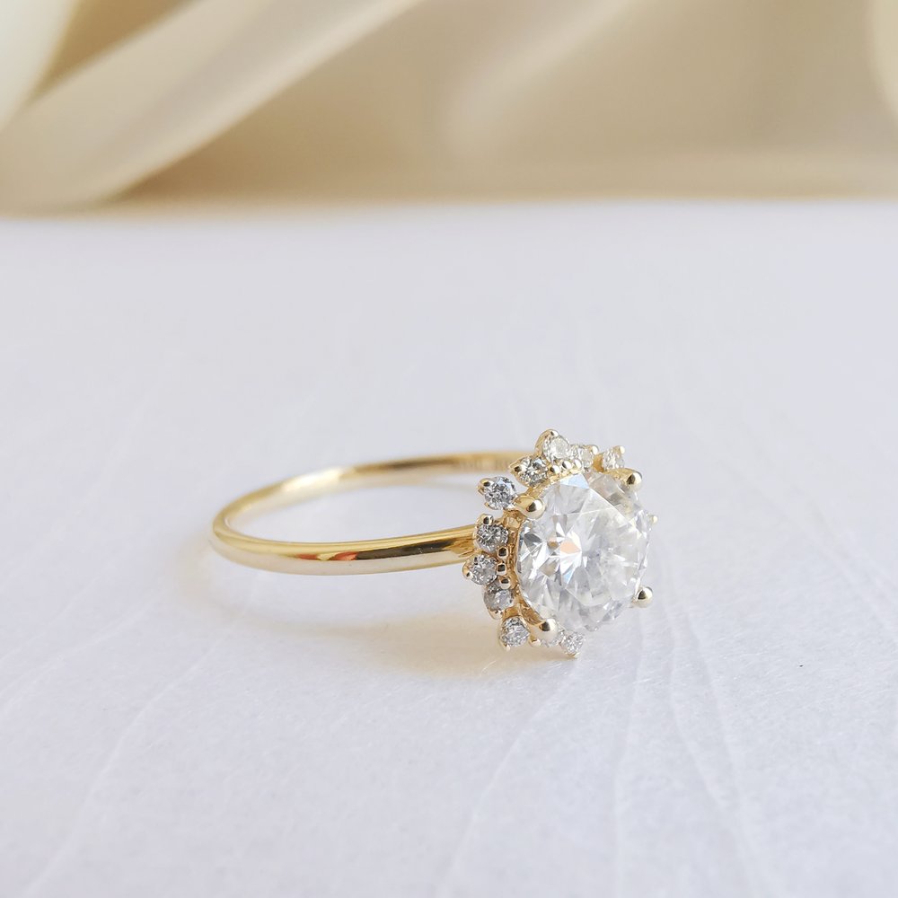 0-80-ct-round-shaped-cluster-halo-engagement-ring