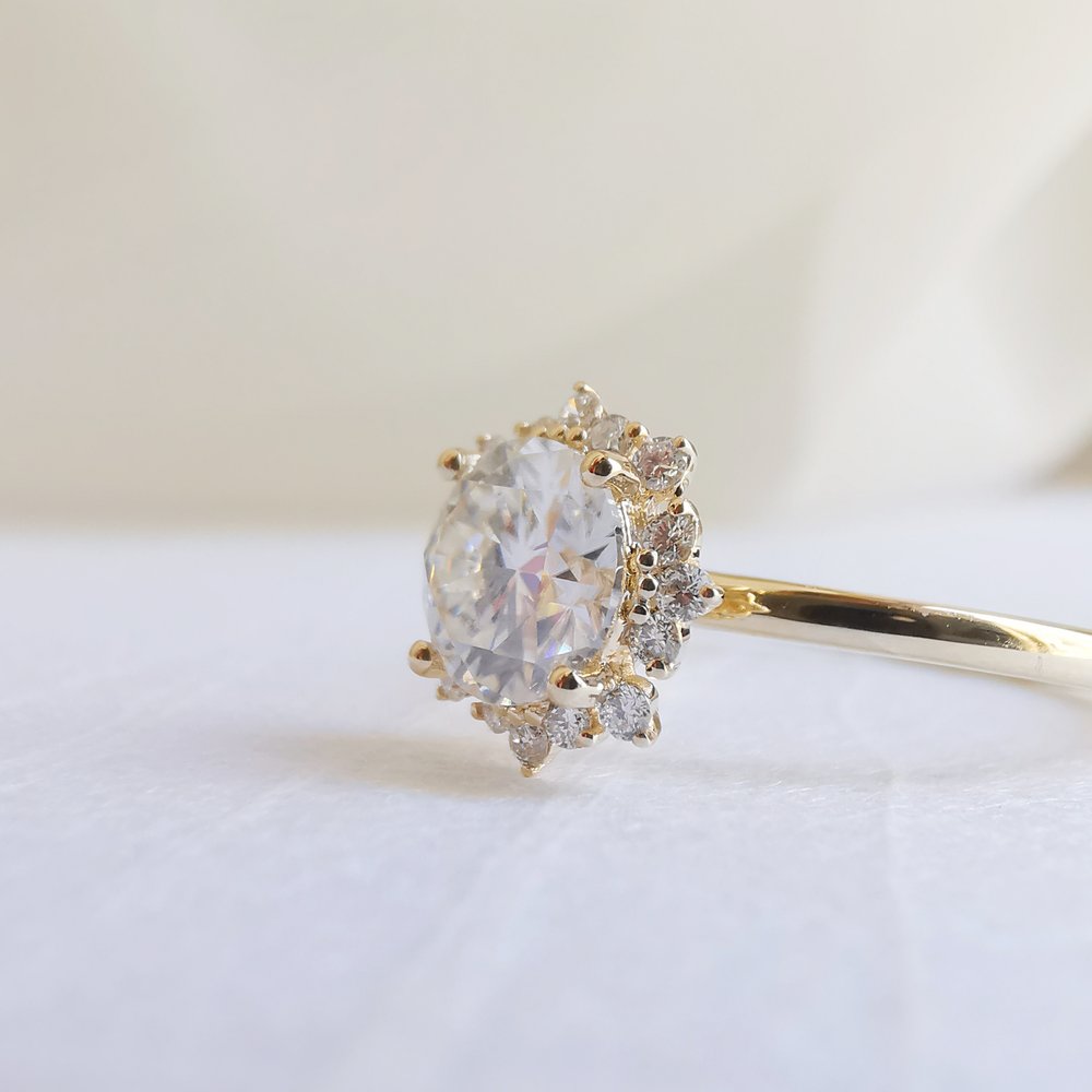 0-80-ct-round-shaped-cluster-halo-engagement-ring